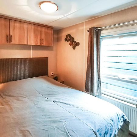 3 Bedroom Beautiful Home In Heinkenszand Kültér fotó