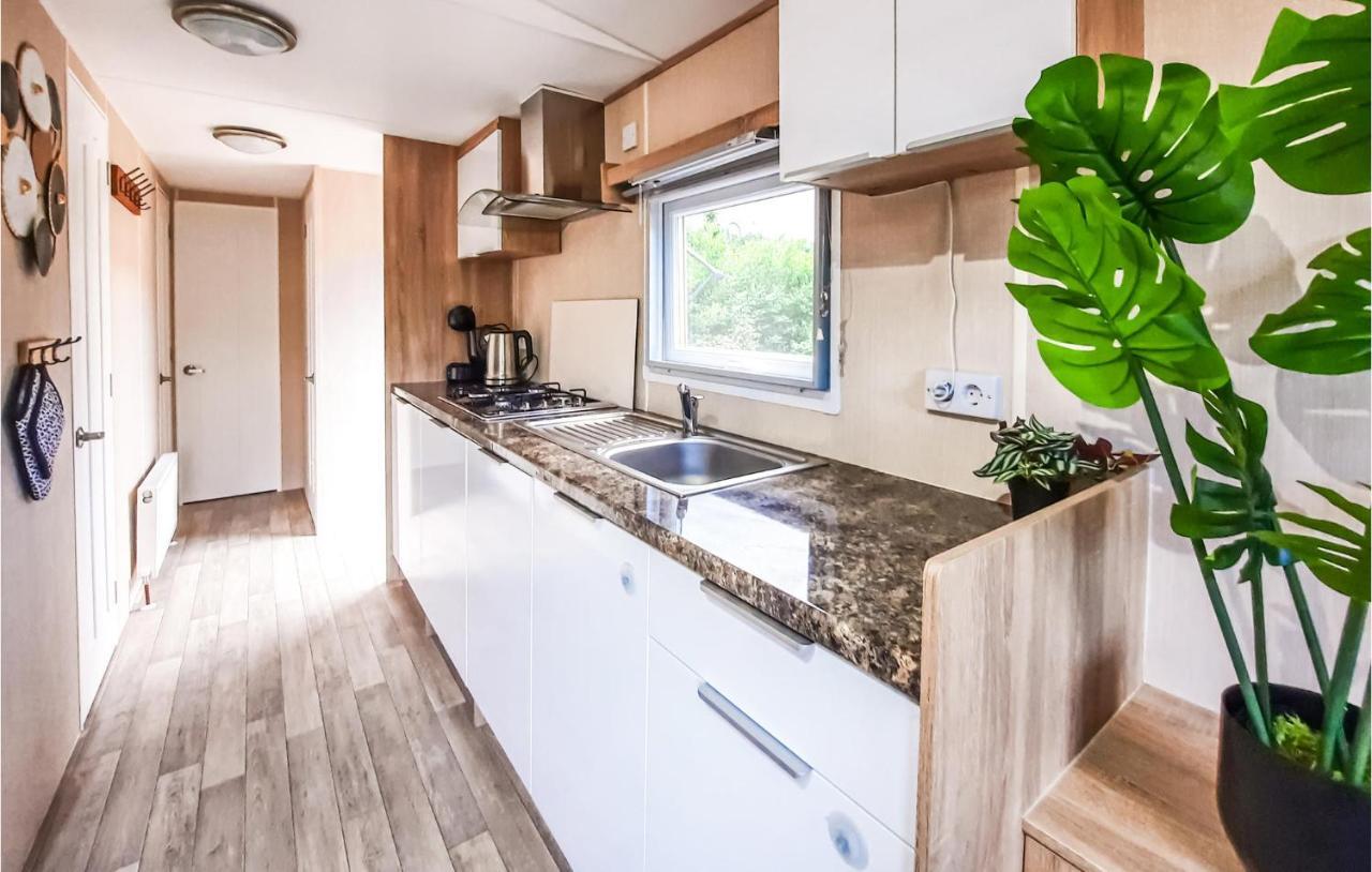 3 Bedroom Beautiful Home In Heinkenszand Kültér fotó